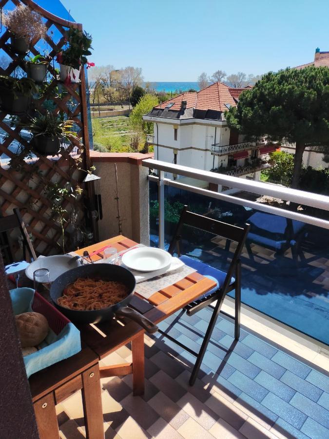 Appartamento Riviera Trilocale Wifi E Parcheggio Privato Ventimiglia Ngoại thất bức ảnh